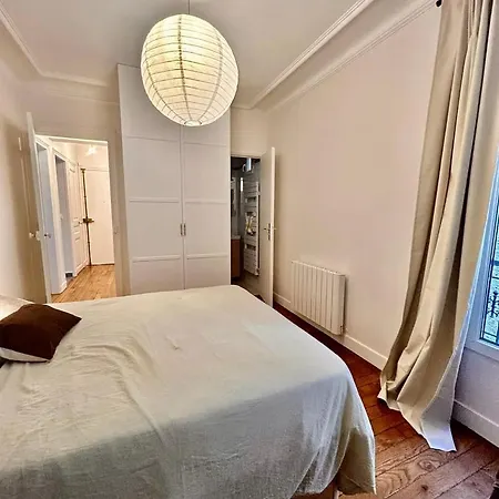 Parisian Nest Апартаменты Париж