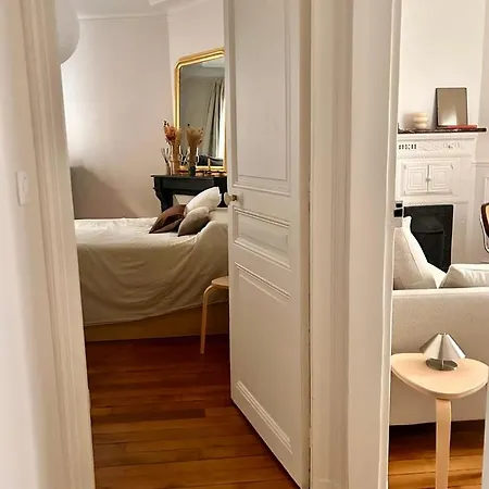 Parisian Nest Апартаменты Париж